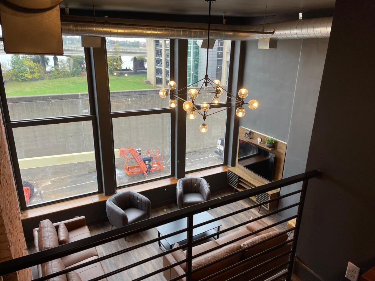 Apartment Derbycity Plush Loft Gather In Style By Hollyhock Louisville