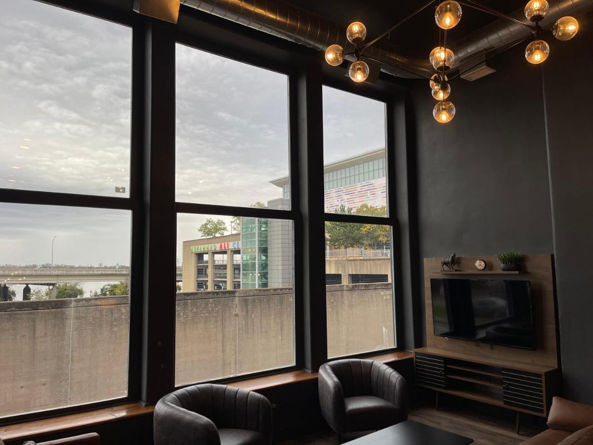 Apartment Derbycity Plush Loft Gather In Style By Hollyhock *