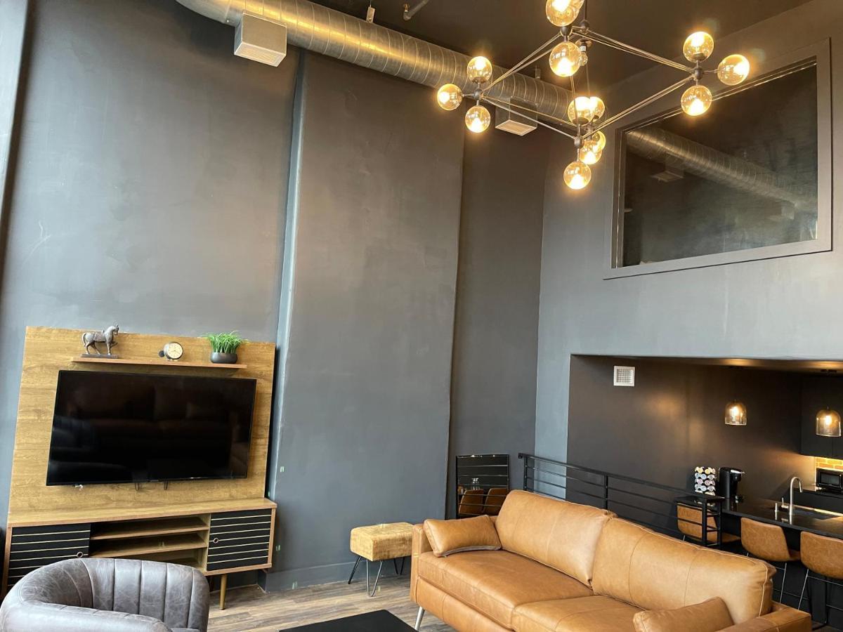 Derbycity Plush Loft Gather In Style By Hollyhock Apartment